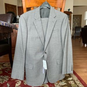 Men’s Armani Collezioni Gray Suit 42R